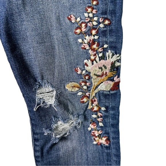 Abercrombie & FITCH distressed size 24 flower jeans skinny ankle length. - Picture 3 of 8